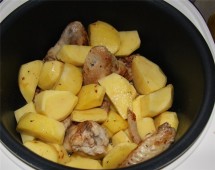 Курица с картошкой - рецепт в мультиварке