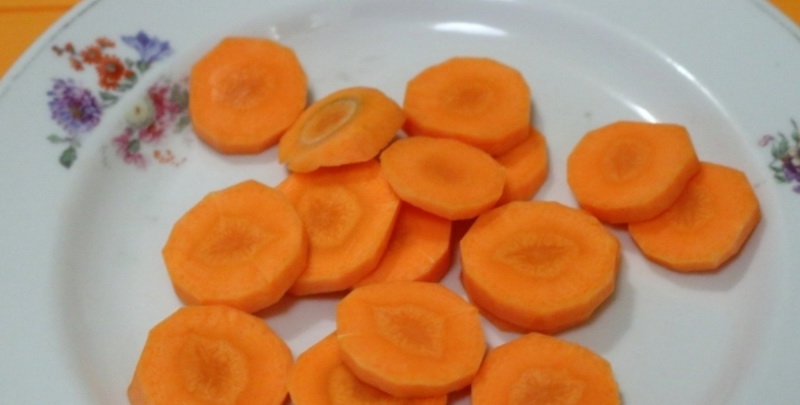 Тушенные картофель с морковью в сливках