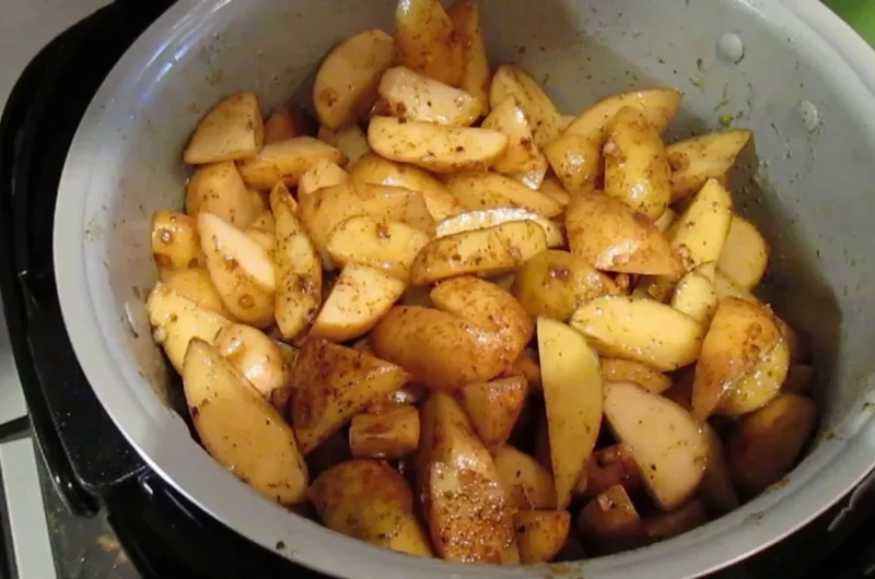 Картошка по деревенски - рецепт в мультиварке