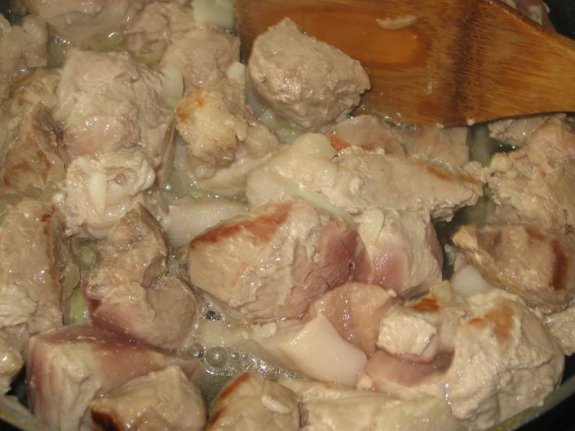 Капуста с картошкой и свининой в мультиварке
