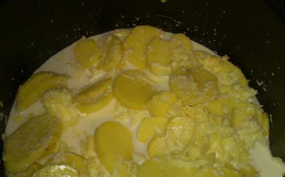 Картофель в молоке под сыром в мультиварке4