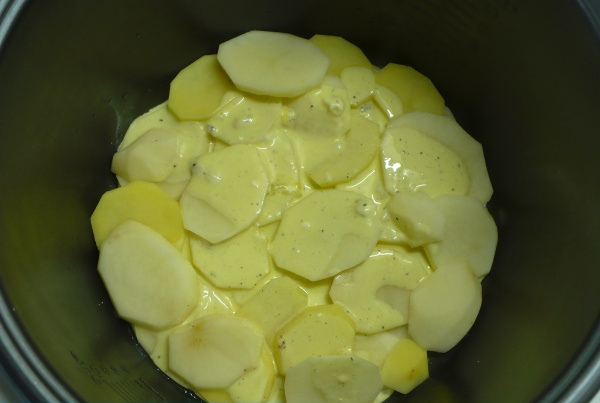 Картофельная запеканка с фаршем в мультиварке 3